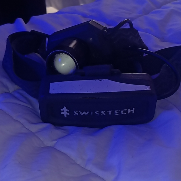 Swisstech rechargeable head lamp - Picture 3 of 3